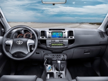 Фото Toyota Hilux Double Cab 2.4D MT №14